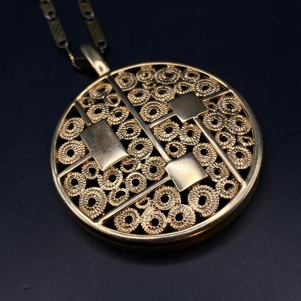 Vintage SARAH COVENTRY MCM Pendant Necklace Gold Tone Timeless Beauty - Picture 2 of 6